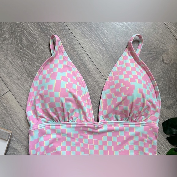 Vero moda VIP one piece swimsuit with scrunch ties. Size S. NWOT! - Picture 3 of 10